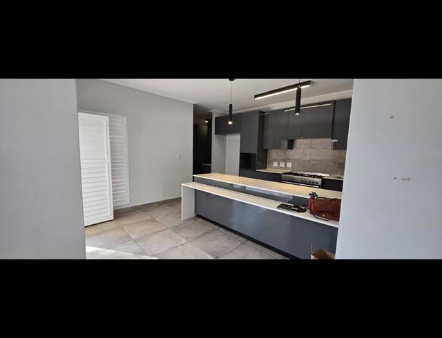 4 BEDROOM HOUSE FOR SALE IN SANDTON CENTRAL